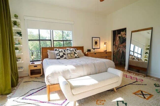 Building Photo - 384 Ralph McGill Blvd NE