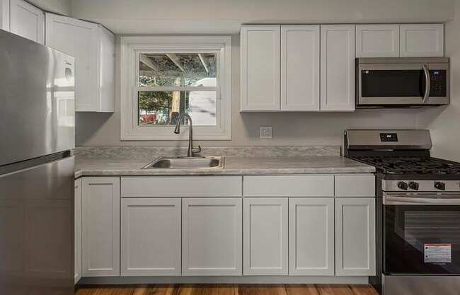 Building Photo - 1902 Meadow Dr