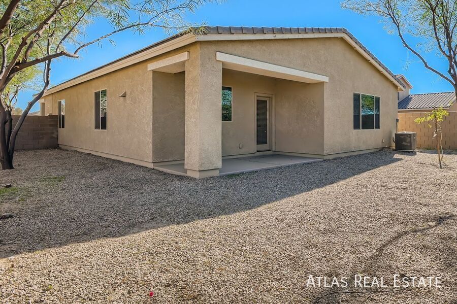 Building Photo - 970 W Deoni Trail