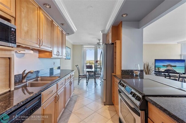 Building Photo - 2881 NE 33rd Ct