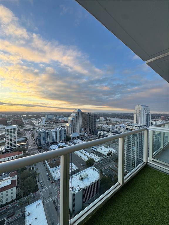 Building Photo - 150 E Robinson St