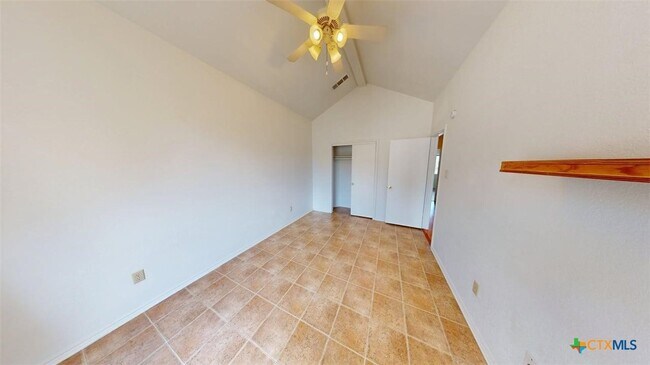 Building Photo - 411 Tomahawk Dr