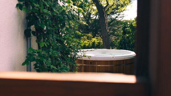 Building Photo - 1476 Crestline Dr