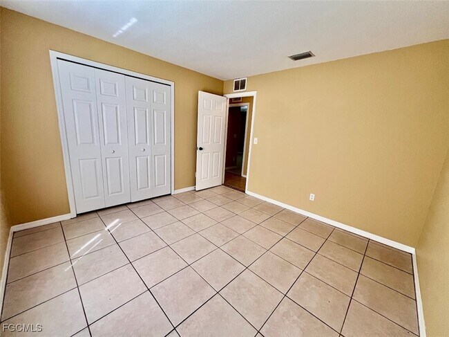 Building Photo - 1104 Bermar St