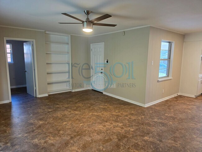 Building Photo - 6601 Blue Bird Dr