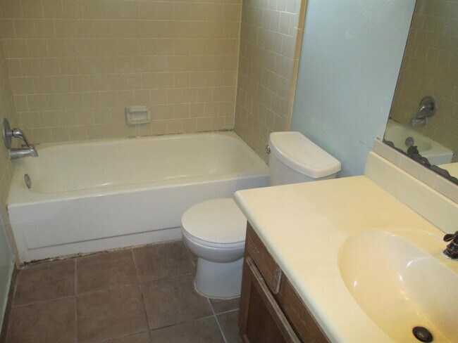 Building Photo - 16022 Sierra Vista Dr