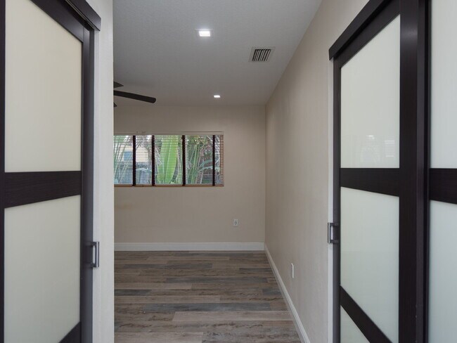 Building Photo - 3525 Riviera Dr