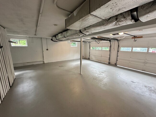 Building Photo - 2722 Riedling Dr