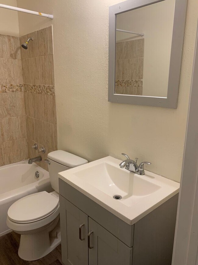 Building Photo - 1068 Blanchard Pl