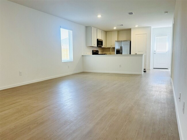 Building Photo - 28723 Bottom Grass Trl