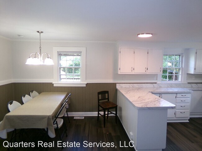 Building Photo - 2 br, 1 bath House - 780 S Peace Haven Road