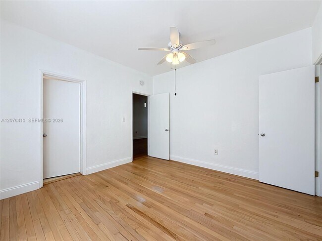 Building Photo - 2463 Pine Tree Dr