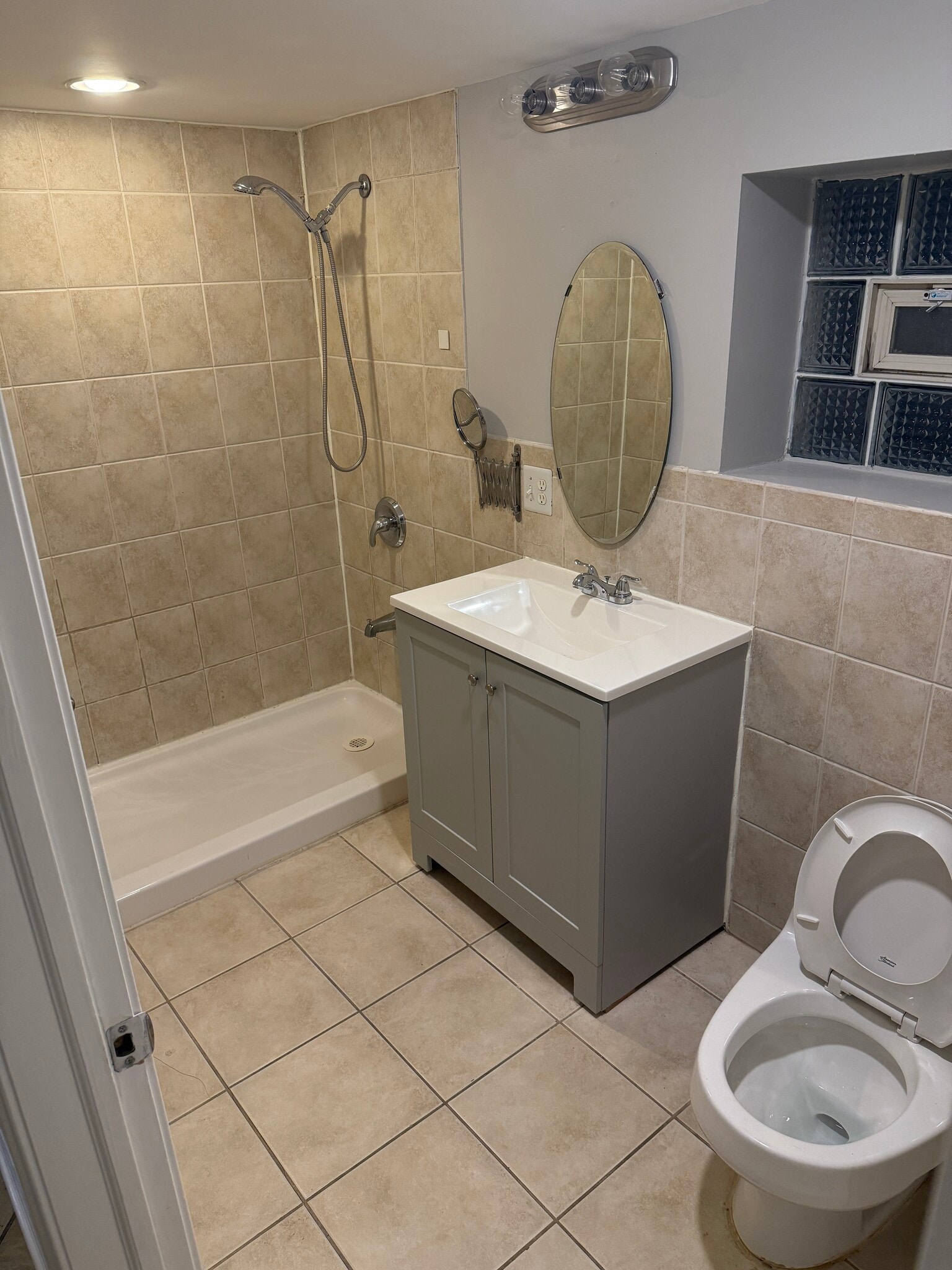 Building Photo - 2727 N Artesian Ave