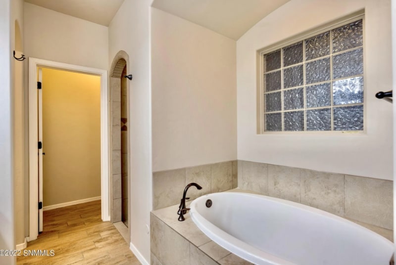 Building Photo - 3933 Agua Duro Dr