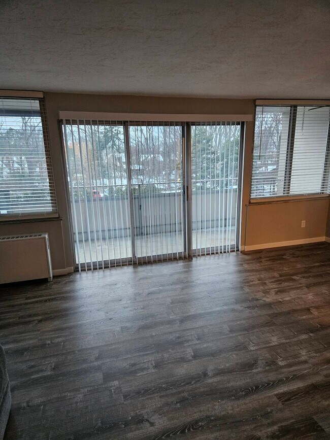 Building Photo - 12900 Lake Ave