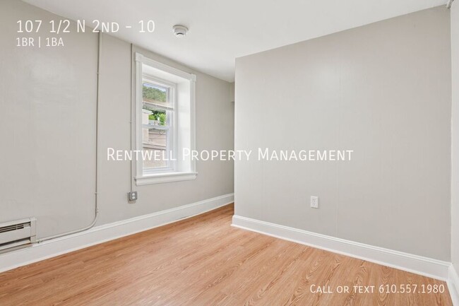 Building Photo - 107 1/2 N 2nd-10