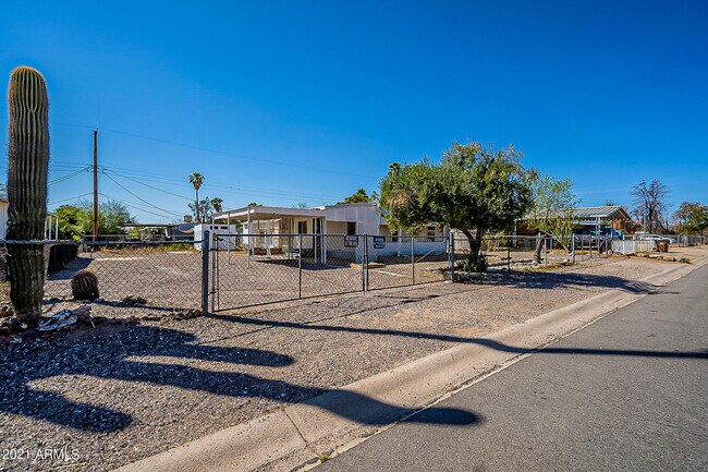 Building Photo - 334 N 83rd St
