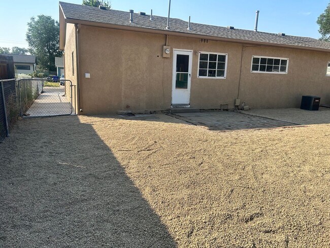 Building Photo - 88 Rose Dr