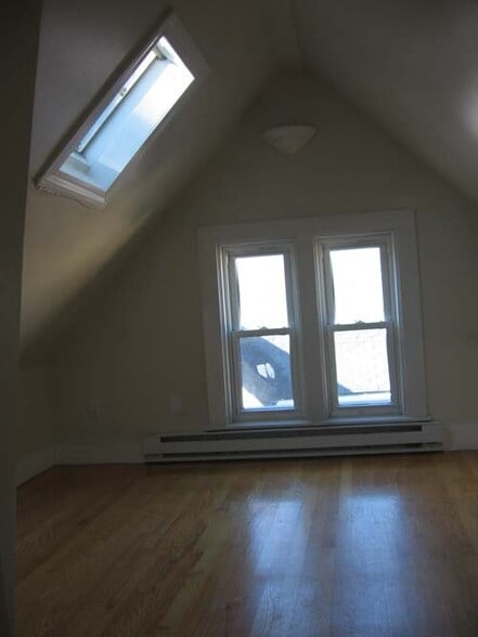 Bedroom - 62 Church St