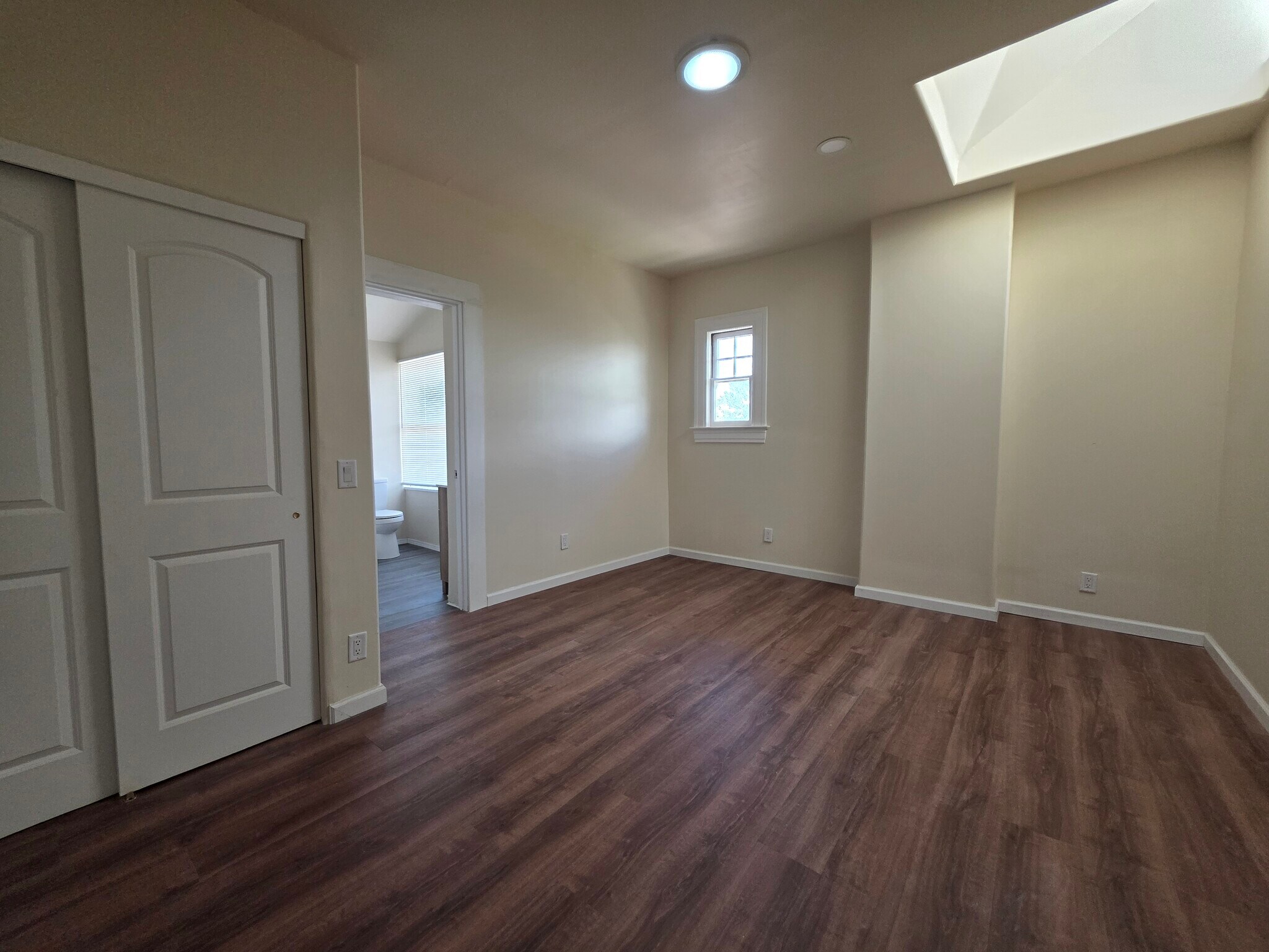 Building Photo - 833 N 4th Ave