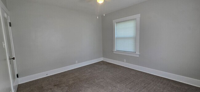 Building Photo - West End Home offering 3 Bedrooms, 1 bath!