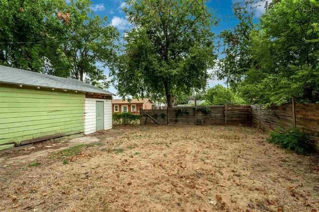 Building Photo - 523 W Inwood Dr