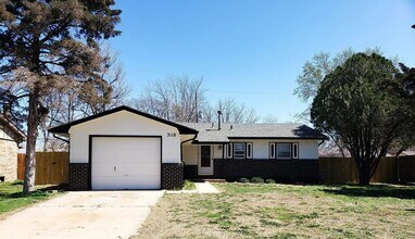 Building Photo - Beautiful Three Bedroom, One and a Half Bath