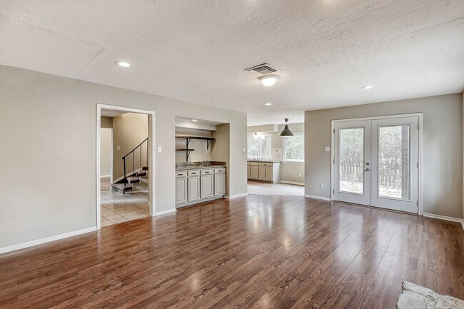 Building Photo - Great house in great neighborhood