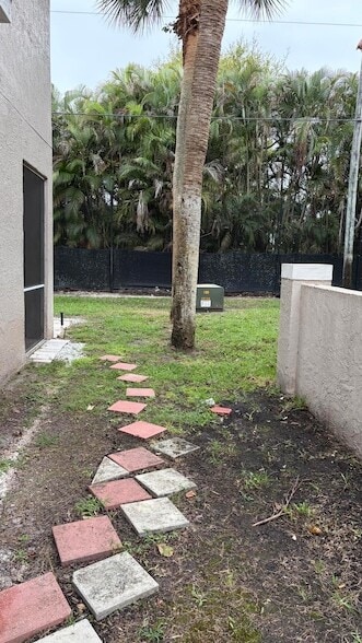 Building Photo - 20970 Vía Oleander