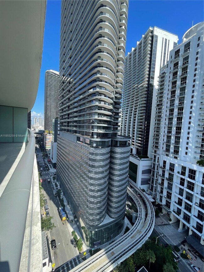 Building Photo - 1100S S Miami Ave