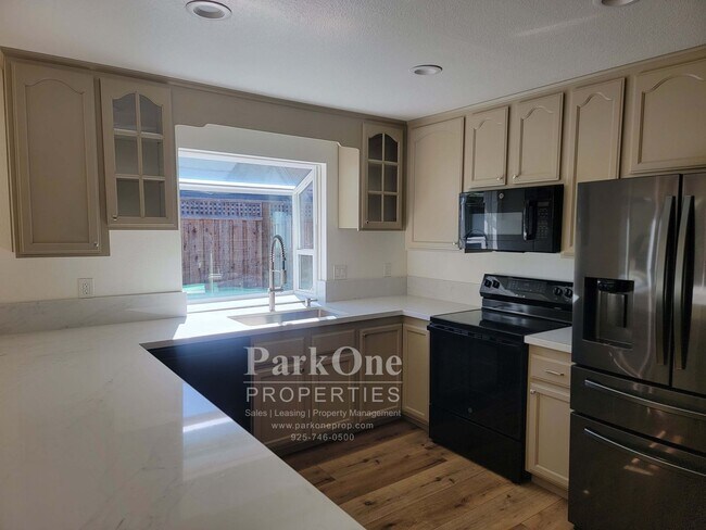 Building Photo - Spacious Updated Home with Expansive Private Yard