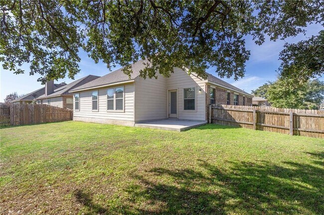 Building Photo - 504 Tascate St