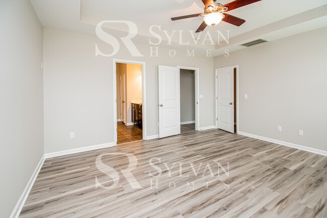 Building Photo - Feel welcome in this well-maintained 4BR 2...