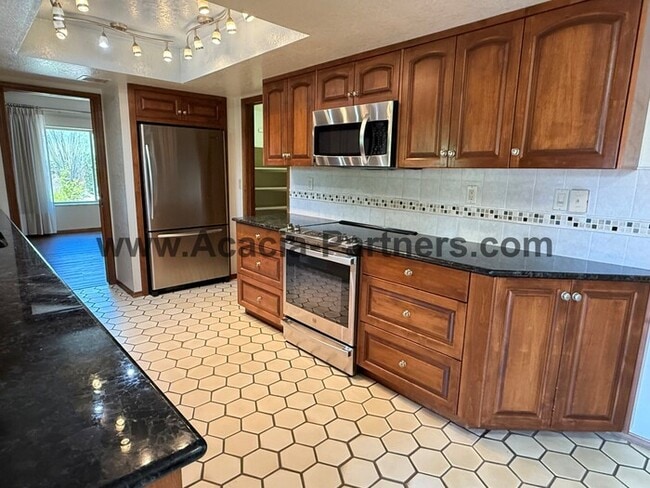 Building Photo - Stunning Two Bedroom with Den
