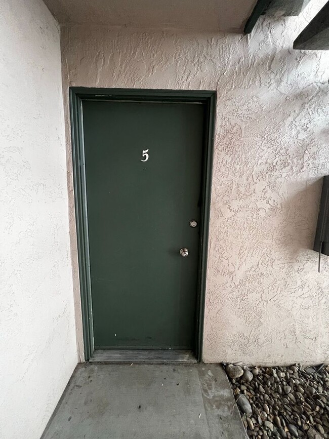 Building Photo - BEAUTIFUL 1 BEDROOM X1 BATHROOM CONDO!!! NOW LEASING!!!