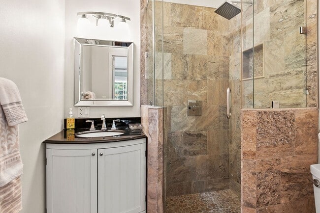 Building Photo - Virginia Way - Mohajer Unit A