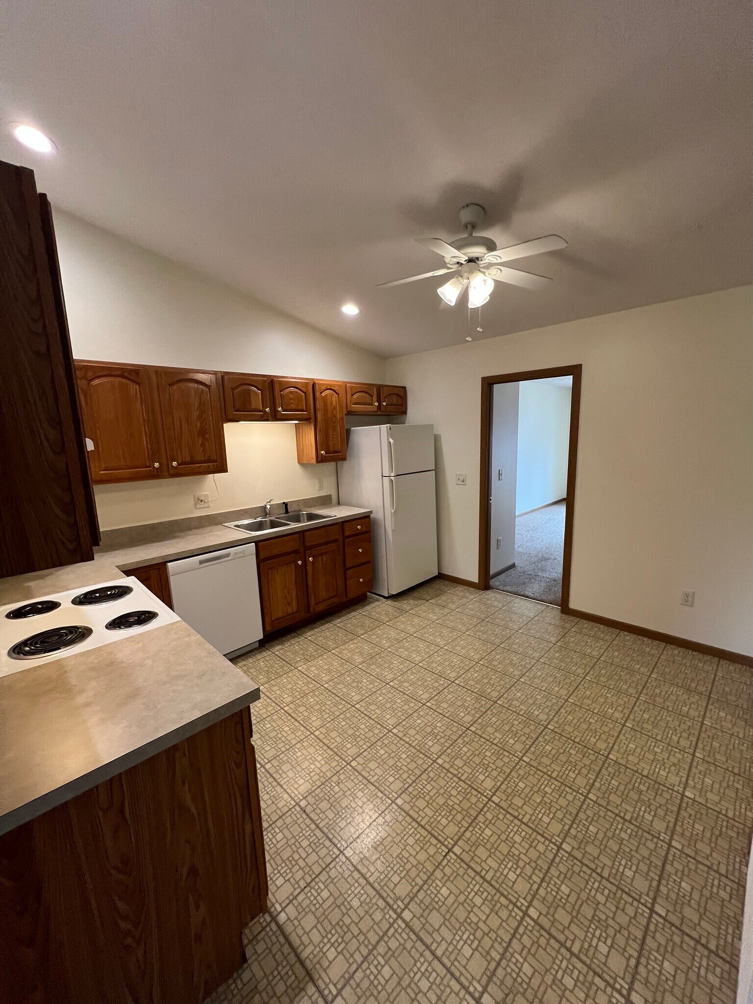 Building Photo - 1280 Sequoia Ct