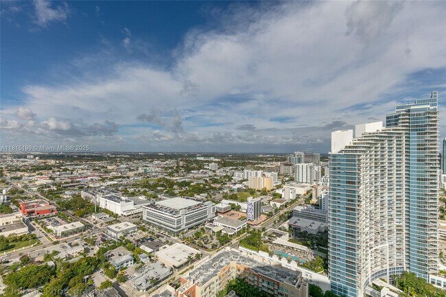 Building Photo - 1900 N Bayshore Dr
