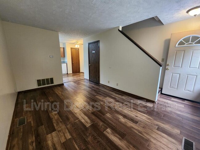 Building Photo - 1520 David Dr