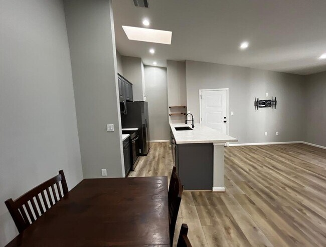 Building Photo - 2425 Augusta Dr