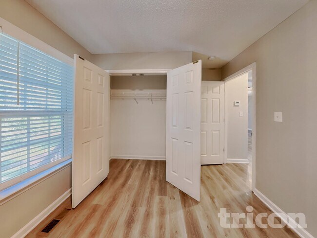 Building Photo - 139 Creekside Dr