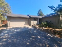 Building Photo - 3 Bed/2 Bath Single Level Home near Parks and Schools - Daggett Lane