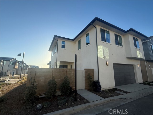 Building Photo - 301 Shoveler