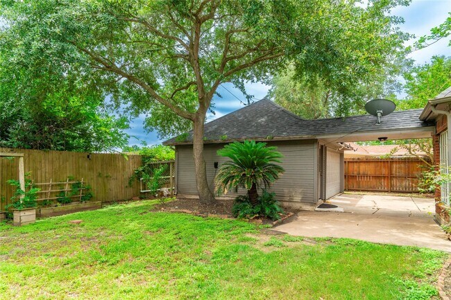 Building Photo - 3523 Ashlock Dr