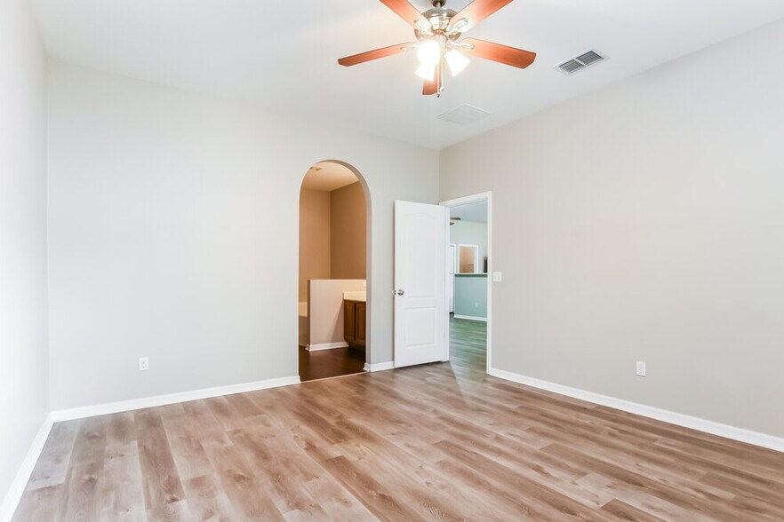 Building Photo - 418 Hammerstone Ave