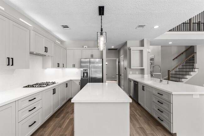 Building Photo - 6 Woodmere Pl