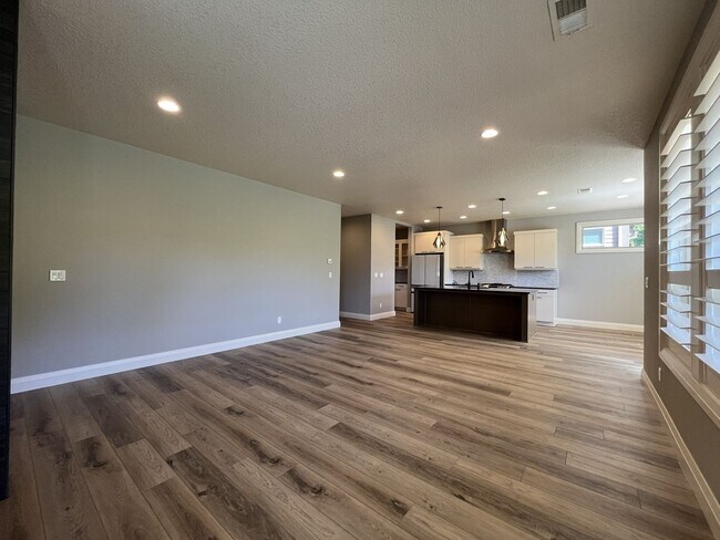 Building Photo - Elegant South Cooper Mountain Home with 4 Bedrooms, Bonus Room, Main-Level Suite & Designer Finishes