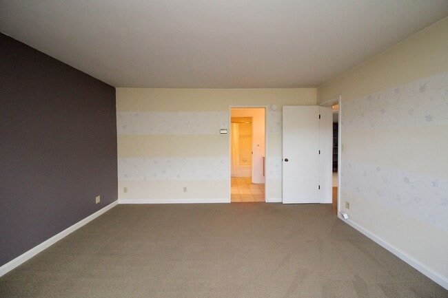 Building Photo - 2309 SW 1st Ave