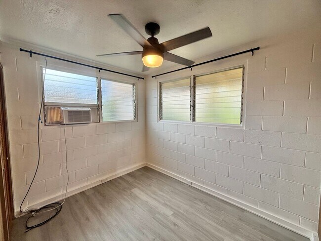 Building Photo - Partially Renovated 2 Bedroom / 1 Bathroom Cottage in Kahului!