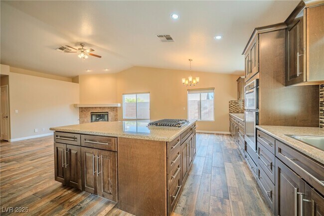 Building Photo - 921 San Bruno Ave